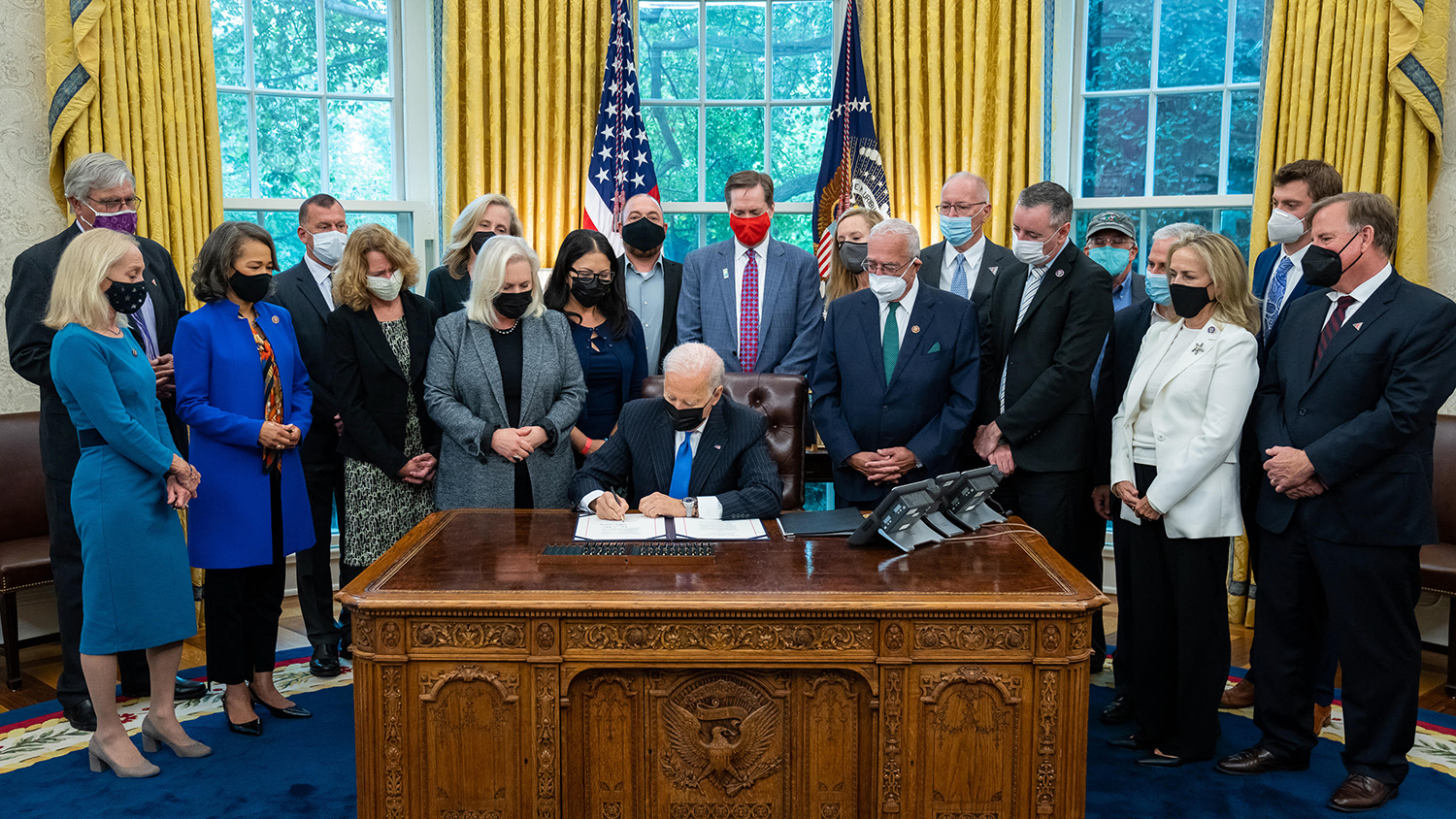 Alumnus Chuck Flink in White House