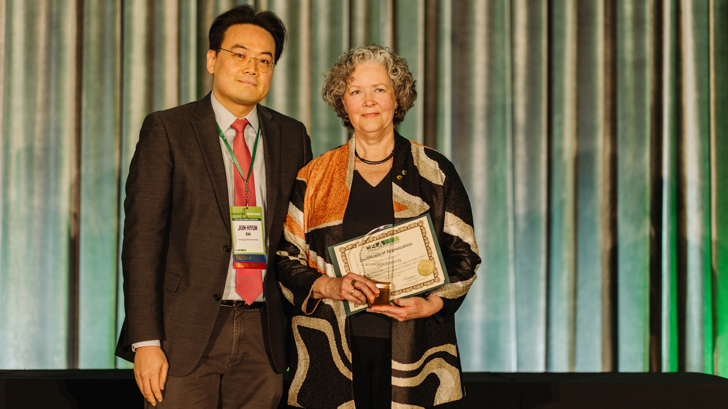 M. Elen Deming receives Forster Ndubisi Professional Service Award at the Council of Educators in Landscape Architecture (CELA) from incoming president Dr. Jun-Hyun Kim. Photo credit: CELA/Dongying Li.