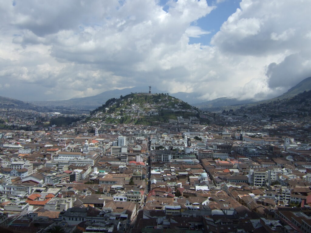 wide view_quito