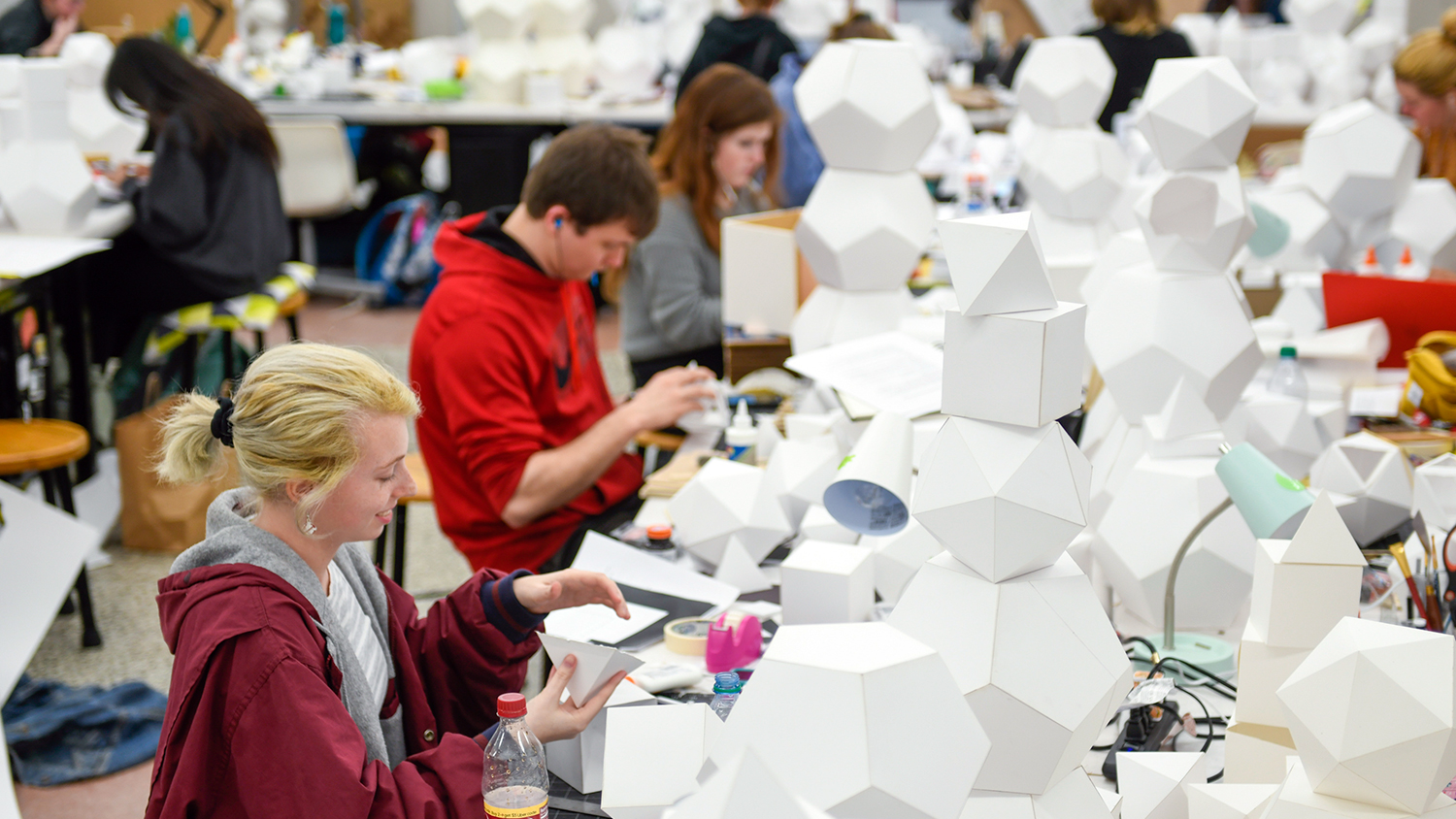 Students work on 3-d project in Leazar Hall