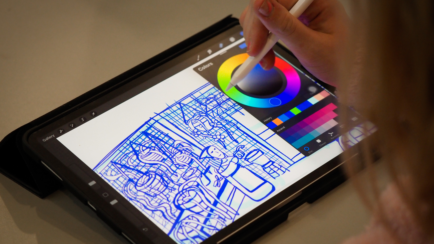 student-sketching-on-iPad