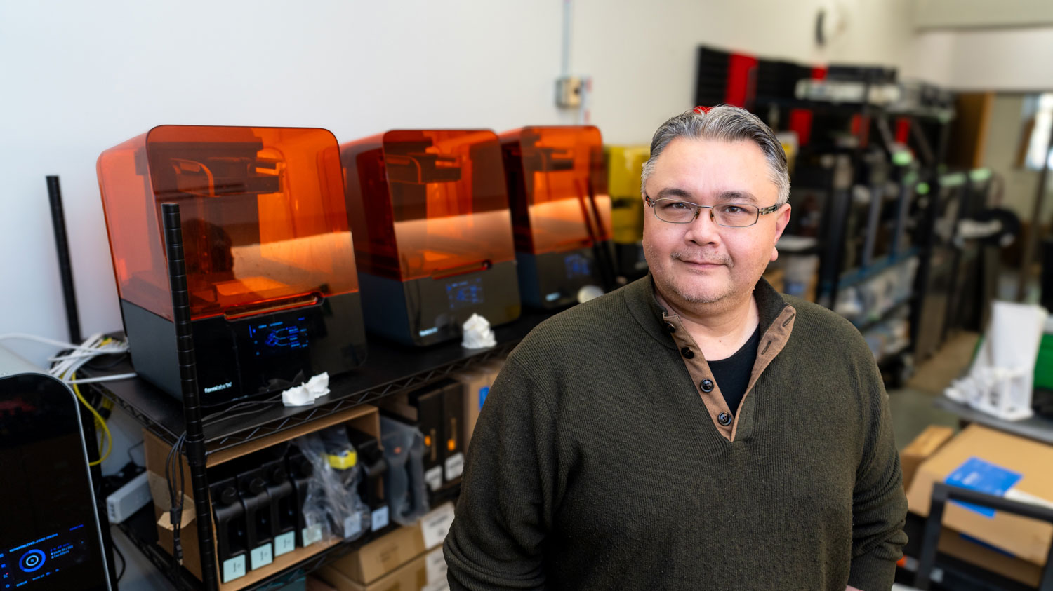 Lee Cherry in 3D fabrication lab